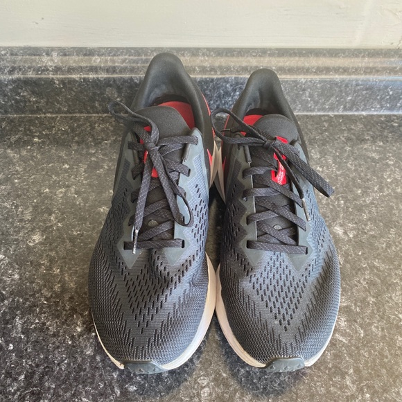 Nike Zoom Winflo 6 'University Red' - Picture 10 of 15